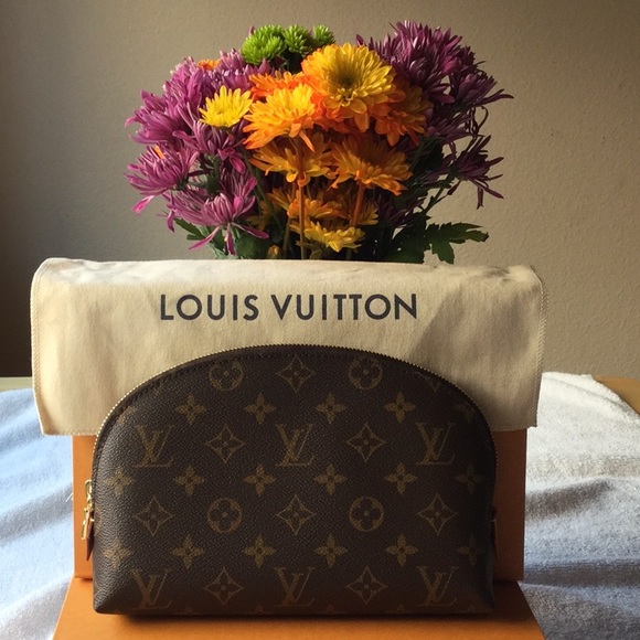 Louis Vuitton Handbags - 🌟LOUIS VUITTON COSMETIC POUCH GM W/ BAG INSERT 🌟